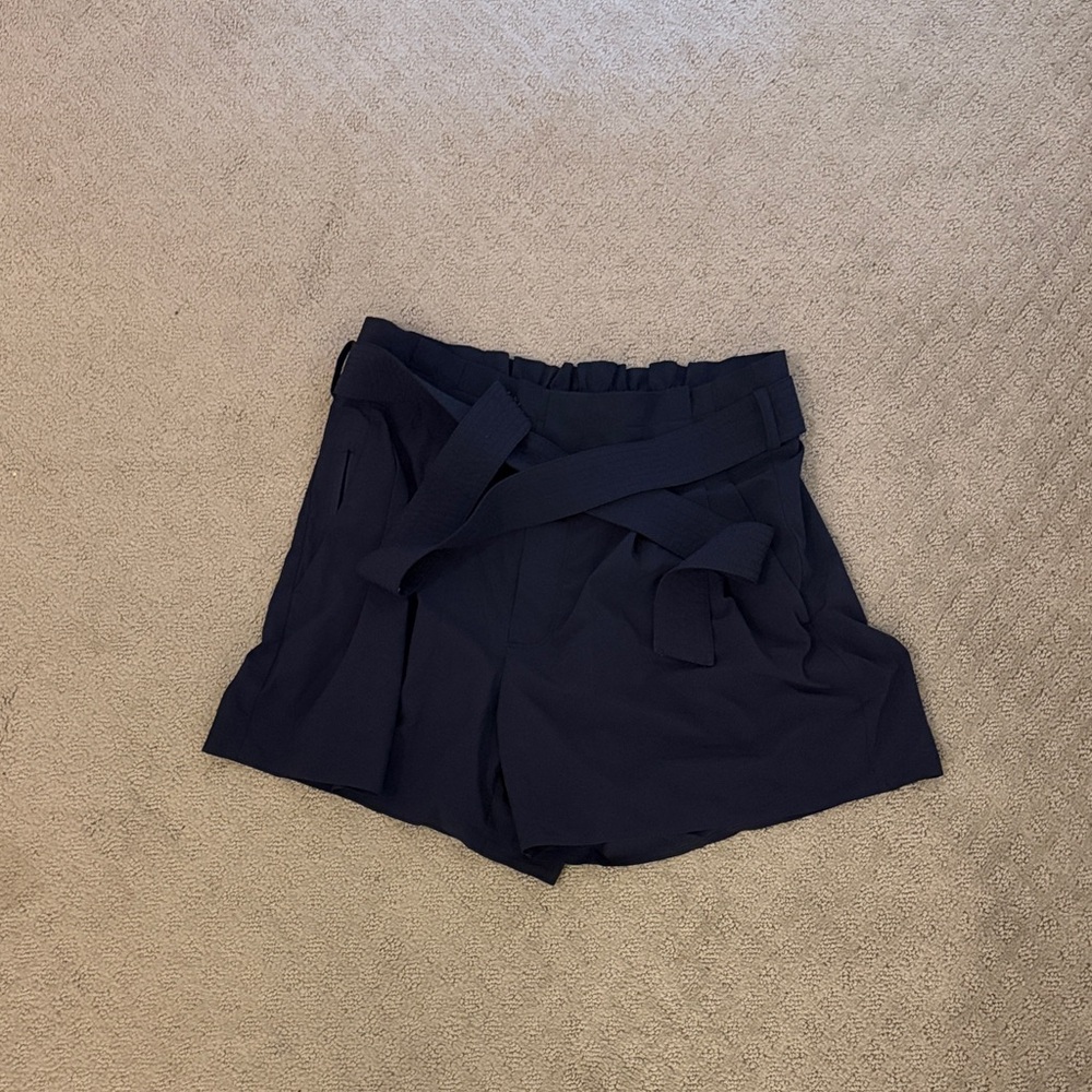 Athleta skyline short II Navy Women's Shorts size 6
